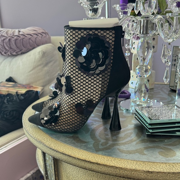 Betsy Johnson Elegant Black Mesh Women's Shoes size 7 NWOT statement heel. - Picture 2 of 7